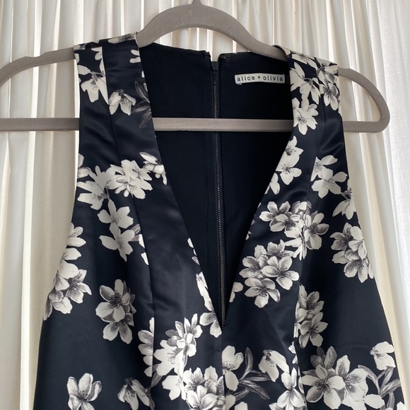 COPY - Alice + Olivia - beautiful black dress with white floral pattern - size … - Picture 3 of 7